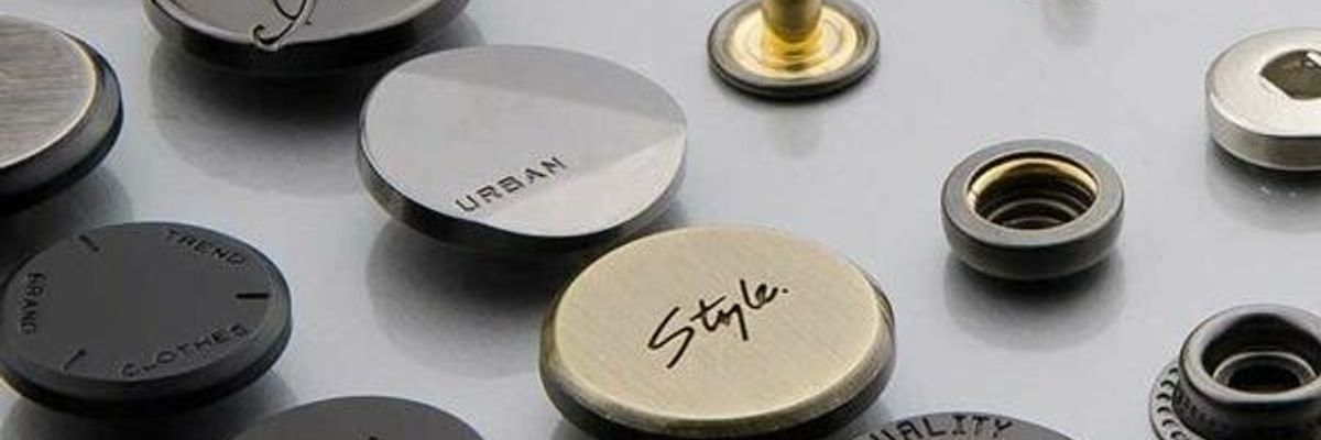 Основные способы установки металлических кнопок на одежду своими руками